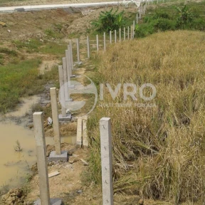 Proyek Pemasangan Kawat Duri Tol Serang 