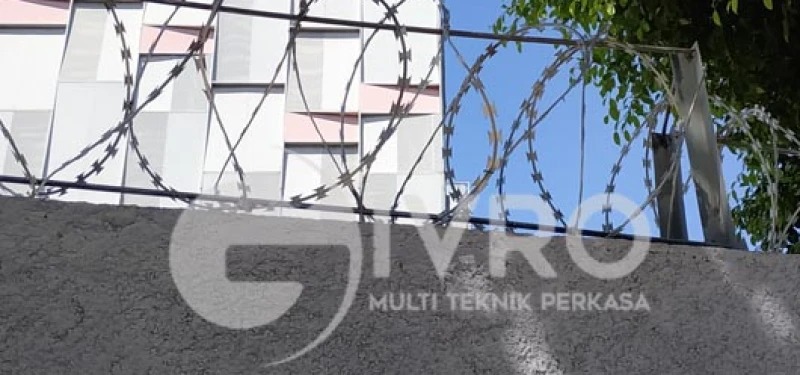 Proyek Givro Proyek Pemasangan Kawat Silet Gedung Adira Raden Inten 3 ~blog/2022/5/17/untitled_1